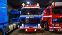 20251019-Tom-Holding-00444